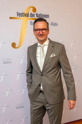 26.09.2026, Internationales Klassikfestival: Festival der Nationen 2026, im Kurhaus Bad Wörishofen (Unterallgäu), Vor dem Eröffnungskonzert mit Sol Gabetta, VIP-Empfang der Ehrengäste, Politiker Peter Wachler 26.09.2026, Klassikfestival Bad Wörishofen 26.09.2026, Klassikfestival Bad Wörishofen