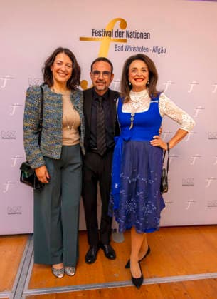 26.09.2026, Internationales Klassikfestival: Festival der Nationen 2026, im Kurhaus Bad Wörishofen (Unterallgäu), Vor dem Eröffnungskonzert mit Sol Gabetta, VIP-Empfang der Ehrengäste, re: Uschi Dämmrich von Luttitz (Ex-BR-Moderatorin) und Klaus Holetschek (CSU) mit seiner Frau Birgit (li). 26.09.2026, Klassikfestival Bad Wörishofen 26.09.2026, Klassikfestival Bad Wörishofen