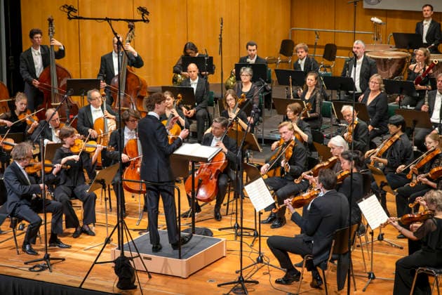 26.09.2026, Internationales Klassikfestival: Festival der Nationen 2026, im Kurhaus Bad Wörishofen (Unterallgäu), Eröffnungskonzert mit Sol Gabetta mit der Deutschen Kammerphilharmonie Bremen und Dirigent Aurel Dawidiuk (mitte). 26.09.2026, Klassikfestival Bad Wörishofen 26.09.2026, Klassikfestival Bad Wörishofen