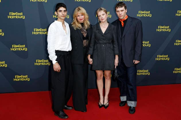 Andronikos Korakas, Leonie Krippendorff, Jella Haase und Joshua Hupfauer bei der Premiere des Kinofilms Kinder der Sonne Children of the Sun auf dem 34. Filmfest Hamburg 2026 im Cinemaxx Dammtor. Hamburg, 26.09.2026