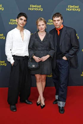 Andronikos Korakas, Jella Haase und Joshua Hupfauer bei der Premiere des Kinofilms Kinder der Sonne Children of the Sun auf dem 34. Filmfest Hamburg 2026 im Cinemaxx Dammtor. Hamburg, 26.09.2026
