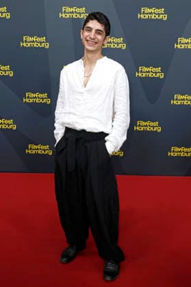 Andronikos Korakas bei der Kinder der Sonne Premiere auf dem 34. Filmfest Hamburg im Cinemaxx Dammtor, Hamburg, Deutschland, 26.09.2026.