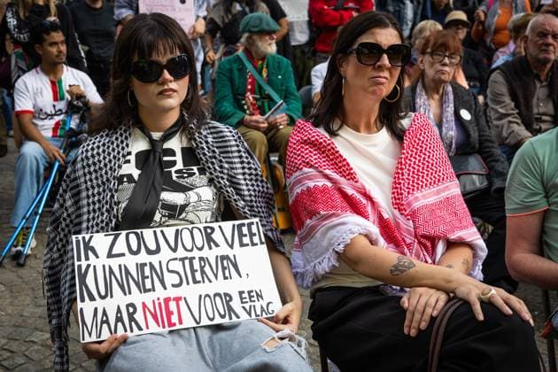 AMSTERDAM Demonstrators participate in the National Peace Protest. The protest on Dam Square and the subsequent march were organized by the Stop War Fever movement, a coalition of progressive organizations concerned about, among other things, rising defense spending. DINGENA MOL ANP netherlands out - belgium out  Copyright: xx x570383918x originalFilename: 570383918
