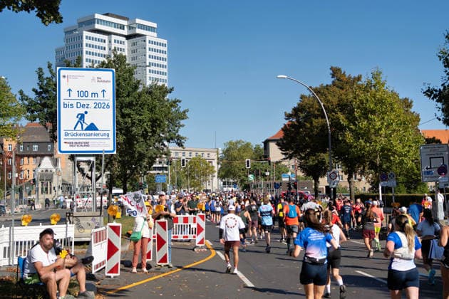 Berlin,27.09.2026, 52.BMW BERLIN-MARATHON,Impressionen vom Kilometer 31 am Hohenzollerndamm im Bezirk Wilmersdorf