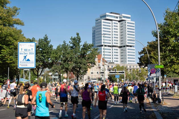 Berlin,27.09.2026, 52.BMW BERLIN-MARATHON,Impressionen vom Kilometer 31 am Hohenzollerndamm im Bezirk Wilmersdorf