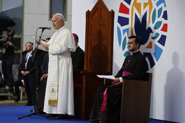 Visit to France of Pope Leo XIV – Meeting at Lourdes Sanctuary Pope Leo XIV pictured during meeting with the facilitators and the people welcomed by the notre-dame reception at the Lourdes sanctuary, southwestern France, on September 27, 2026. Pope Leo XIV makes a historic apostolic journey of four days to France scheduled for September 25 to 28, 2026. Photo by Margot Le Gonidec ABACAPRESS.COM  Copyright: xLexGonidecxMargot ABACAx