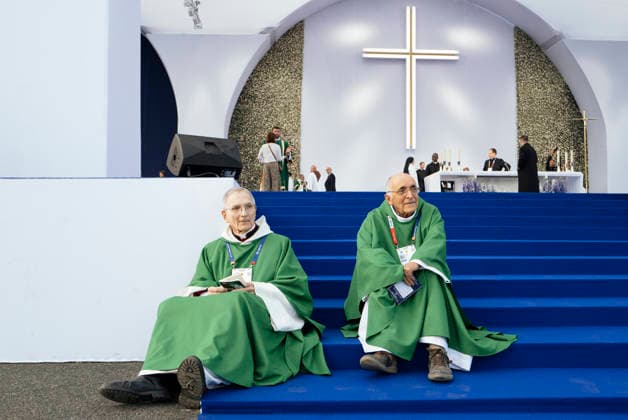 The Pope in France: Sunday Mass in Lourdes Two priests on the steps of the altar The atmosphere before the arrival of Pope Leo XIV Pope Leo XIV is in Lourdes as a pilgrim, among pilgrims from all over the world At this shrine, where the sick, the frail, and those who suffer take center stage, he wishes to inspire hope and faith. Having already visited twice in his youth, he returns to a place that has shaped his spiritual journey. Pope Leo XIV’s visit to France and UNESCO France, Lourdes, September 27, 2027 Photograph by Patricia Huchot Boissier Staface Two priests on the steps of the altar The atmosphere before the arrival of Pope Leo XIV Pope Leo XIV is in Lourdes as a pilgrim, among pilgrims from all over the world. At this shrine, wher Copyright: xPatriciaxHuchot-Boissierx xStarfacex STAR_459978_030