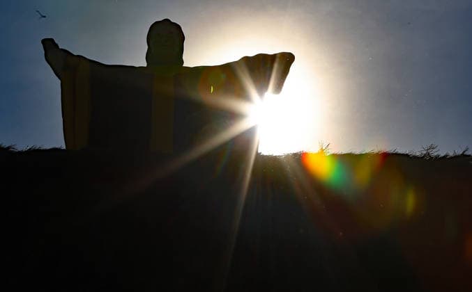 Germany world s largest beer festival Oktoberfest the statue representing the coat of arms of the city of Munich is silhouetted at the exit of the world s largest beer festival Oktoberfest in Munich, Germany, September 27th , 2026 . Photo by Davide Elias Copyright: xDavidexEliasx