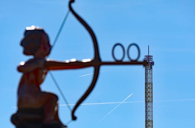 Germany world s largest beer festival Oktoberfest An aireplane flyes above the world s largest beer festival Oktoberfest in Munich, Germany, September 27th , 2026 . Photo by Davide Elias Copyright: xDavidexEliasx