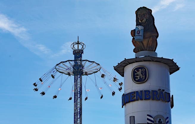 Germany world s largest beer festival Oktoberfest Riders on a ride are seen during the world s largest beer festival Oktoberfest in Munich, Germany, September 27th , 2026 . Photo by Davide Elias Copyright: xDavidexEliasx