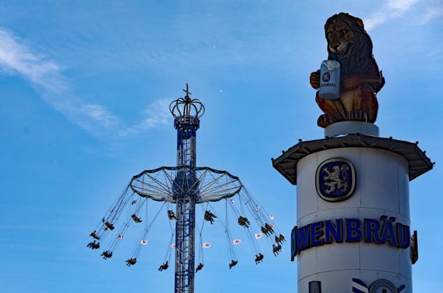 Germany world s largest beer festival Oktoberfest Riders on a ride are seen during the world s largest beer festival Oktoberfest in Munich, Germany, September 27th , 2026 . Photo by Davide Elias Copyright: xDavidexEliasx