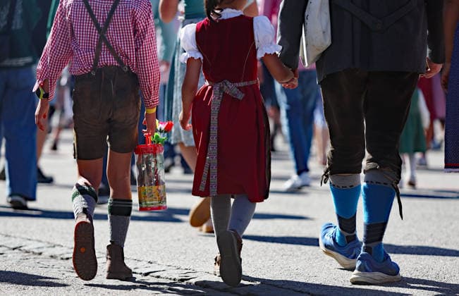 Germany world s largest beer festival Oktoberfest A Family is seen during the world s largest beer festival Oktoberfest in Munich, Germany, September 27th , 2026 . Photo by Davide Elias Copyright: xDavidexEliasx
