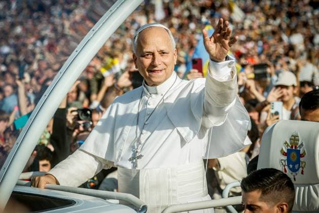 Pope Leo XIV s Visit to Lourdes POPE S VISIT TO FRANCE PHOTOPQR REPUBLIC OF THE PYRENEES Rodolphe Martin September 27, 2026 Pope Leo XIV celebrates Mass before 150,000 faithful on the meadow on Sunday in Lourdes September 27, 2026, Lourdes, France Pope Leo XIV is on an apostolic visit to France from September 25 to 28, 2026 Local Caption Lourdes: Pope Leo XIV’s visit on Sunday, France  Copyright: xPHOTOPQR REPUBLIQUExDESxPYRENEESxRodolphexMartinx 20260927RPY5888 20260927RPY5888