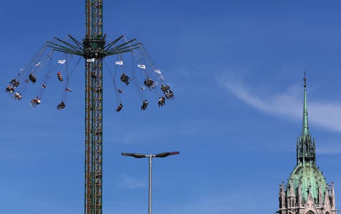 Germany world s largest beer festival Oktoberfest Riders on a ride are seen during the world s largest beer festival Oktoberfest in Munich, Germany, September 27th , 2026 . Photo by Davide Elias Copyright: xDavidexEliasx