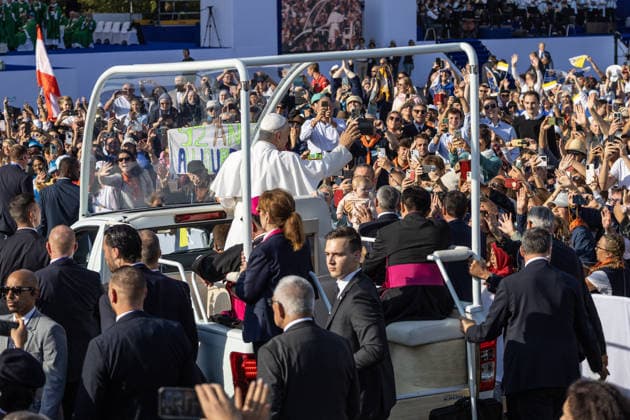Visit to France of Pope Leo XIV - Mass at Lourdes Sanctuary MLG Pope Leo XIV celebrates Mass on the Prairie of the Sanctuary of Our Lady of Lourdes during his apostolic visit to France in Lourdes, France, on September 27, 2026. Photo by Margot Le Gonidec ABACAPRESS.COM Lourdes France  Copyright: xLexGonidecxMargot ABACAx