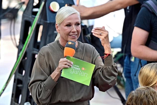 ZDF - Fernsehgarten. Moderatorin Andrea Kiwi Kiewel während der ZDF - Unterhaltungsshow Fernsehgarten am 27.09.2026 in Mainz. 20260927MWI150780