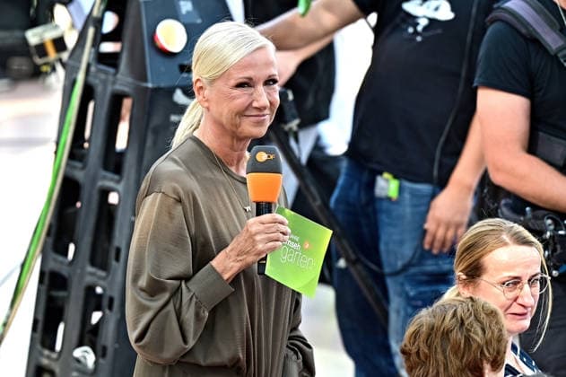 ZDF - Fernsehgarten. Moderatorin Andrea Kiwi Kiewel während der ZDF - Unterhaltungsshow Fernsehgarten am 27.09.2026 in Mainz. 20260927MWI150795