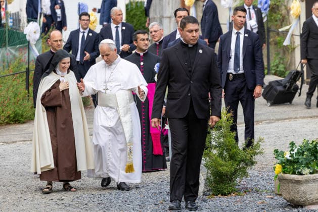 POPE LEO XIV MEETS CONTEMPLATIVE NUNS AT THE CARMEL OF LOURDES France, Lourdes, Vatican, 2026 9 27 Private meeting of Pope Leo XIV with contemplative nuns at the Carmel Monastery of Lourdes. EDITORIAL USE ONLY - NO BOOKS Copyright: xPOOL xCatholicxPressxPhotox