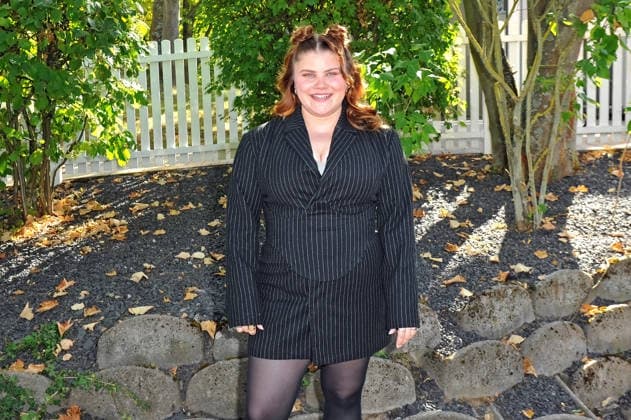 ZDF - Fernsehgarten. Sängerin Loi ( Leonie Greiner ) während der ZDF - Unterhaltungsshow Fernsehgarten am 27.09.2026 in Mainz. 20260927MWI151212