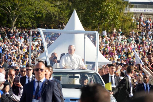 Pope Leo XIV during Sunday Mass on the meadow at the Sanctuary of Lourdes, September 27, 2026 The Supreme Pontiff’s apostolic visit took him to Paris before he traveled to Lourdes and Metz from September 25 to 28, 2026 Anne Sophie Guebey Bestimage Pope Leo XIV during Sunday Mass on the meadow of the Lourdes Sanctuary, September 27, 2026 The Supreme Pontiff’s apostolic visit took him to Paris before he traveled to Lourdes and Metz, from September 25 to 28, 2026 Lourdes, France  Copyright: xAnne-SophiexGuebeyx xBestimagexAnne-SophiexGuebeyx xBestimagex