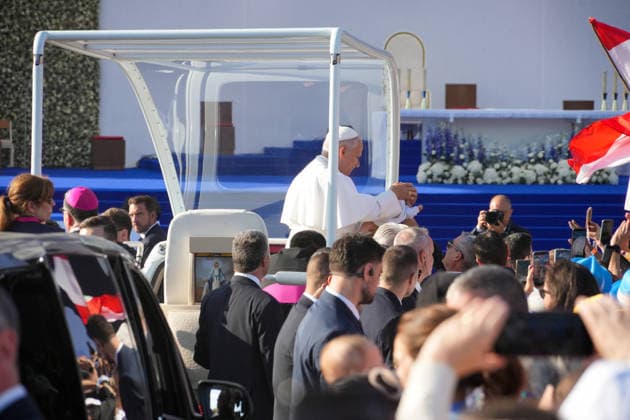Pope Leo XIV during Sunday Mass on the meadow at the Shrine of Lourdes, September 27, 2026 The Supreme Pontiff’s apostolic visit took him to Paris before he traveled to Lourdes and Metz from September 25 to 28, 2026 Anne Sophie Guebey Bestimage Pope Leo XIV during Sunday Mass on the meadow of the Lourdes Sanctuary, September 27, 2026 The Supreme Pontiff’s apostolic visit took him to Paris before he traveled to Lourdes and Metz, from September 25 to 28, 2026 Lourdes, France  Copyright: xAnne-SophiexGuebeyx xBestimagexAnne-SophiexGuebeyx xBestimagex
