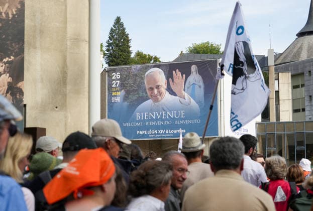 Pope Leo XIV during Sunday Mass on the meadow at the Shrine of Lourdes, September 27, 2026 The Supreme Pontiff’s apostolic visit took him to Paris before he traveled to Lourdes and Metz from September 25 to 28, 2026 Anne Sophie Guebey Bestimage Pope Leo XIV during Sunday Mass on the meadow of the Lourdes Sanctuary, September 27, 2026. The Supreme Pontiff’s apostolic visit took him to Paris before he traveled to Lourdes and Metz from September 25 to 28, 2026. Lourdes, France  Copyright: xAnne-SophiexGuebeyx xBestimagexAnne-SophiexGuebeyx xBestimagex