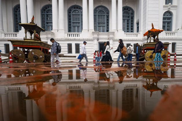 Weather Clears In Nepali Capital Kathmandu After Four Consecutive Days Of Rainfall Reflections of pedestrians and structures in Kathmandu Durbar Square appear in a puddle after a pause in rainfall that had affected the Nepali capital for four days, on September 27, 2026. The weather in the Kathmandu Valley cleared after four consecutive days of rain. With sunshine appearing from the afternoon, daily life in the Valley gradually returned to normal. Continuous rainfall had increased water levels in rivers and streams, including the Bagmati and Bishnumati, while roads and transportation services were also affected at various locations. As the weather improved, vehicle and pedestrian movement increased on the roads. KATHMANDU Bagmati Nepal  Copyright: xSubaasxShresthax originalFilename: shrestha-weatherc260927_npgBa.jpg