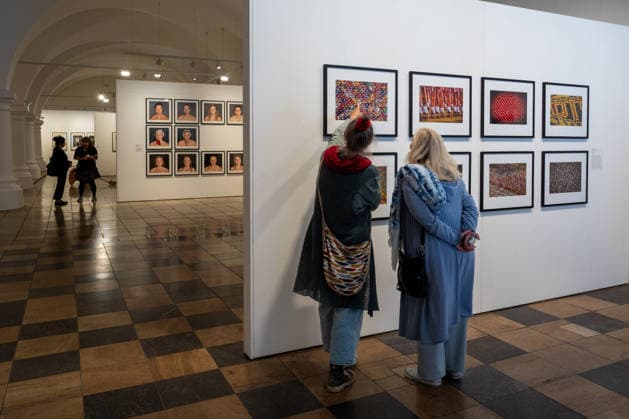 Kunst Fotografie moderne Kunst Ausstellung Rathaushalle 27.09.2026 Frankfurt Oder Rathaushalle Brandenburgisches Landesmuseum für moderne Kunst Ausstellungseröffnung SPRINT GLEICHSCHRITT DAUERLAUF Bilder vom Sport 27.09.2026 bis 22.11.2026 Eberhard Thonfeld 25.07.1983 VII Turn und Sportfest der DDR Eröffnungsfeier Leipzig Zentralstadion Ausstellungsprints Foto Eberhard Thonfeld Frankfurt Oder Brandenurg GER