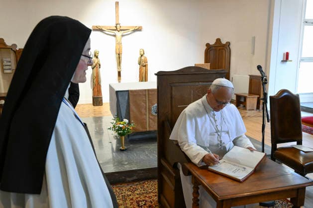 POPE LEO XIV MEETS CONTEMPLATIVE NUNS AT THE CARMEL OF LOURDES France, Lourdes, Vatican, 2026 9 27 Private meeting of Pope Leo XIV with contemplative nuns at the Carmel Monastery of Lourdes. EDITORIAL USE ONLY - NO BOOKS Copyright: xVATICANxMEDIA xCatholicxPressxPhotox