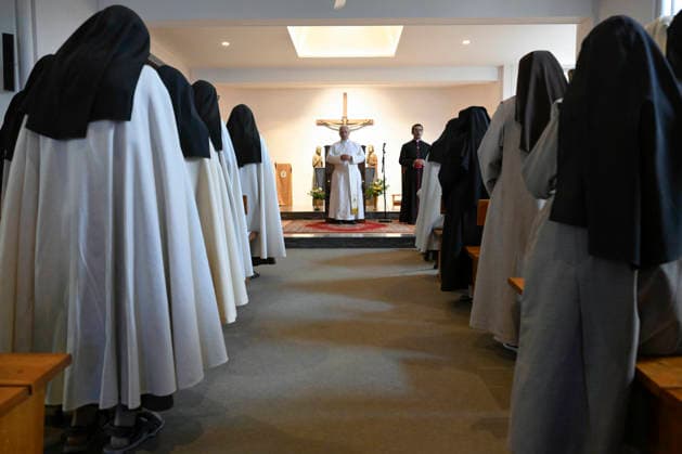 POPE LEO XIV MEETS CONTEMPLATIVE NUNS AT THE CARMEL OF LOURDES France, Lourdes, Vatican, 2026 9 27 Private meeting of Pope Leo XIV with contemplative nuns at the Carmel Monastery of Lourdes. EDITORIAL USE ONLY - NO BOOKS Copyright: xVATICANxMEDIA xCatholicxPressxPhotox
