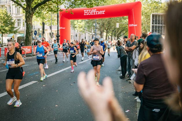 Impressionen vom 52. BMW BERLIN-MARATHON am 27. September 2026 in Berlin. Läuferinnen und Läufer auf der Marathonstrecke sowie Zuschauerinnen und Zuschauer entlang der Strecke. BMW Berlin-Marathon 2026