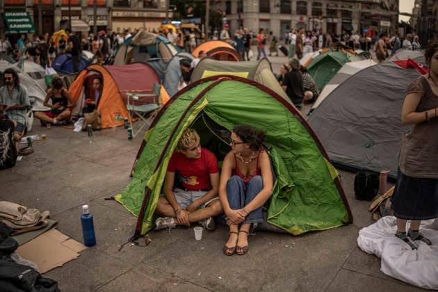 Madrid Spain Demonstration Second Day A man and a woman sit inside a tent after camping overnight to protest evictions and housing speculation at Puerta del Sol in Madrid, Spain, on September 27, 2026. The ongoing demonstration, organized under the slogan Ni una Maricarmen mas ( Not one more Maricarmen ), targets the role of investment and vulture funds in the real estate market. Participants are calling for access to affordable housing and greater protection for tenants. Madrid Madrid Spain Copyright: xBrunoxTheveninx