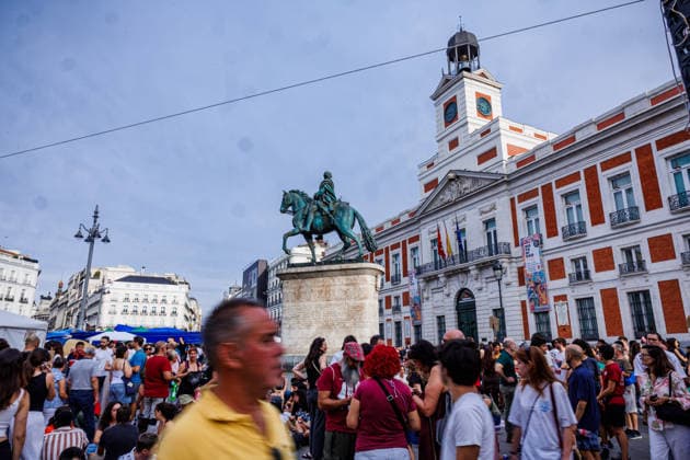 People spend the night at Madrid is Puerta del Sol after setting up camp to demand the ‘Maricarmen Decree’ A large number of people have gathered in tents to demand the passing of a housing decree at the Puerta del Sol, on 27 September, 2026 in Madrid, Spain. 500 people gathered at Madrid’s Puerta del Sol this Sunday morning after camping out in around a hundred tents throughout the night to demand the approval of a housing decree, which they have dubbed the ‘Maricarmen decree’, at the Council of Ministers meeting to be held on Tuesday 29 September. Madrid Spain Copyright: xMarinaxFrutos PGSxPhotoxAgencyx