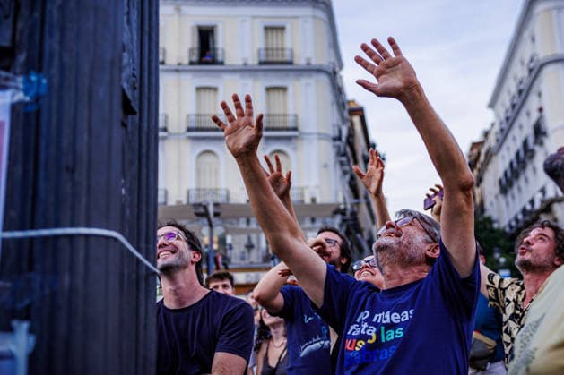 People spend the night at Madrid is Puerta del Sol after setting up camp to demand the ‘Maricarmen Decree’ A large number of people have gathered in tents to demand the passing of a housing decree at the Puerta del Sol, on 27 September, 2026 in Madrid, Spain. 500 people gathered at Madrid’s Puerta del Sol this Sunday morning after camping out in around a hundred tents throughout the night to demand the approval of a housing decree, which they have dubbed the ‘Maricarmen decree’, at the Council of Ministers meeting to be held on Tuesday 29 September. Madrid Spain Copyright: xMarinaxFrutos PGSxPhotoxAgencyx