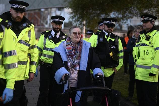 Arrests at the Lift the Ban protest in Liverpool LIVERPOOL, UNITED KINGDOM - SEPTEMBER 27: Police are detaining an elderly woman walking with a walker as supporters of Palestine Action are detained by police during a Lift the Ban rally outside the venue of the Labour Party Conference as they call for the lifting of the ban on the group, in Liverpool, United Kingdom on September 27, 2026. Rasid Necati Aslim Anadolu Liverpool United Kingdom. Editorial use only. Please get in touch for any other usage.  Copyright: x2026xAnadoluxRasidxNecatixAslimx