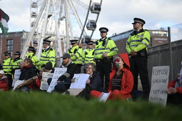 Arrests at the Lift the Ban protest in Liverpool LIVERPOOL, UNITED KINGDOM - SEPTEMBER 27: Police take security measure as supporters of Palestine Action, holding banners, stage a Lift the Ban demonstration calling for the repeal of the ban imposed on the organization near the venue of the Labour Party Conference in Liverpool, United Kingdom, on September 27, 2026. Multiple protesters were detained by police during the demonstration. Rasid Necati Aslim Anadolu Liverpool United Kingdom. Editorial use only. Please get in touch for any other usage.  Copyright: x2026xAnadoluxRasidxNecatixAslimx