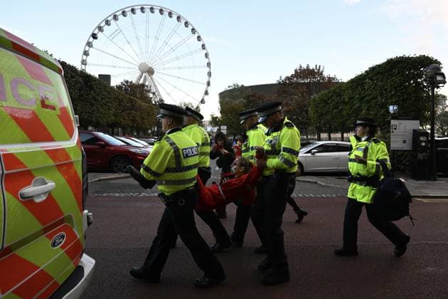 Arrests at the Lift the Ban protest in Liverpool LIVERPOOL, UNITED KINGDOM - SEPTEMBER 27: Supporters of Palestine Action are detained by police during a Lift the Ban rally outside the venue of the Labour Party Conference as they call for the lifting of the ban on the group, in Liverpool, United Kingdom on September 27, 2026. Rasid Necati Aslim Anadolu Liverpool United Kingdom. Editorial use only. Please get in touch for any other usage.  Copyright: x2026xAnadoluxRasidxNecatixAslimx