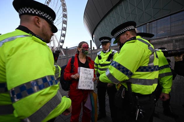 Arrests at the Lift the Ban protest in Liverpool LIVERPOOL, UNITED KINGDOM - SEPTEMBER 27: Supporters of Palestine Action are detained by police during a Lift the Ban rally outside the venue of the Labour Party Conference as they call for the lifting of the ban on the group, in Liverpool, United Kingdom on September 27, 2026. Rasid Necati Aslim Anadolu Liverpool United Kingdom. Editorial use only. Please get in touch for any other usage.  Copyright: x2026xAnadoluxRasidxNecatixAslimx