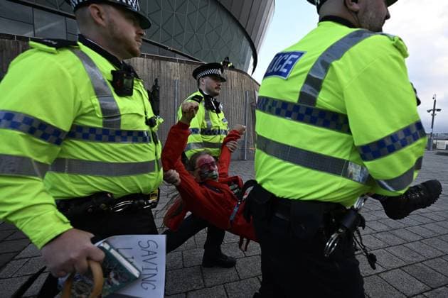 Arrests at the Lift the Ban protest in Liverpool LIVERPOOL, UNITED KINGDOM - SEPTEMBER 27: Supporters of Palestine Action are detained by police during a Lift the Ban rally outside the venue of the Labour Party Conference as they call for the lifting of the ban on the group, in Liverpool, United Kingdom on September 27, 2026. Rasid Necati Aslim Anadolu Liverpool United Kingdom. Editorial use only. Please get in touch for any other usage.  Copyright: x2026xAnadoluxRasidxNecatixAslimx