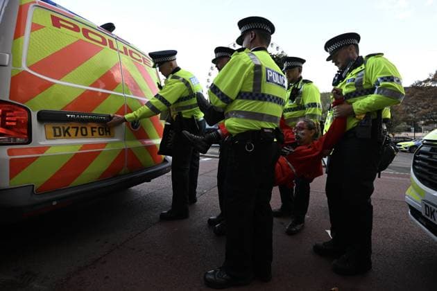 Arrests at the Lift the Ban protest in Liverpool LIVERPOOL, UNITED KINGDOM - SEPTEMBER 27: Supporters of Palestine Action are detained by police during a Lift the Ban rally outside the venue of the Labour Party Conference as they call for the lifting of the ban on the group, in Liverpool, United Kingdom on September 27, 2026. Rasid Necati Aslim Anadolu Liverpool United Kingdom. Editorial use only. Please get in touch for any other usage.  Copyright: x2026xAnadoluxRasidxNecatixAslimx