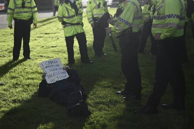 Arrests at the Lift the Ban protest in Liverpool LIVERPOOL, UNITED KINGDOM - SEPTEMBER 27: Supporters of Palestine Action are detained by police during a Lift the Ban rally outside the venue of the Labour Party Conference as they call for the lifting of the ban on the group, in Liverpool, United Kingdom on September 27, 2026. Rasid Necati Aslim Anadolu Liverpool United Kingdom. Editorial use only. Please get in touch for any other usage.  Copyright: x2026xAnadoluxRasidxNecatixAslimx