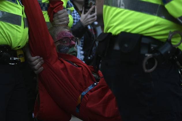Arrests at the Lift the Ban protest in Liverpool LIVERPOOL, UNITED KINGDOM - SEPTEMBER 27: Supporters of Palestine Action are detained by police during a Lift the Ban rally outside the venue of the Labour Party Conference as they call for the lifting of the ban on the group, in Liverpool, United Kingdom on September 27, 2026. Rasid Necati Aslim Anadolu Liverpool United Kingdom. Editorial use only. Please get in touch for any other usage.  Copyright: x2026xAnadoluxRasidxNecatixAslimx