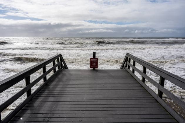 Nor’easter storm causes major coastal flooding in Long Island NEW YORK, UNITED STATES - SEPTEMBER 27: A damaged section of stairs leading to the shore is seen following intense storm surge and coastal erosion caused by a Nor’easter at Smith Point Beach in Shirley, Long Island, New York, United States on September 27, 2026. A powerful Nor’easter storm battered coastal communities across the region, causing widespread flooding and severe tidal surges. Thomas Hengge Anadolu New York United States. Editorial use only. Please get in touch for any other usage.  Copyright: x2026xAnadoluxThomasxHenggex