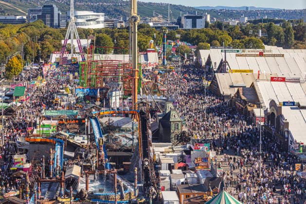 Festbetrieb auf dem Cannstatter Waden. Das Cannstatter Volksfest ist nach Angaben der Veranstalter eines der schönsten und größten Volksfeste der Welt. Bis zum 11. Oktober werden wieder rund drei Millionen Gäste erwartet. 27.09.2026, Stuttgart, Baden-Württemberg, Deutschland