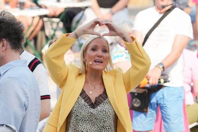ZDF-Fernsehgarten 2026. Schauspielerin und Moderatorin Janine Kunze im ZDF Fernsehgarten mit dem Motto Saison Finale am 27.09.2026 in Mainz. Mainz ZDF Fernsehgarten Rheinland-Pfalz