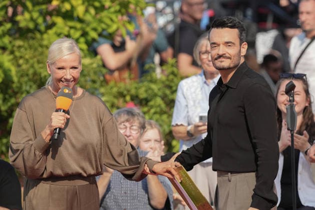 ZDF-Fernsehgarten 2026. Andrea Kiwi Kiewel und Giovanni Zarrella im ZDF Fernsehgarten mit dem Motto Saison Finale am 27.09.2026 in Mainz. Mainz ZDF Fernsehgarten Rheinland-Pfalz