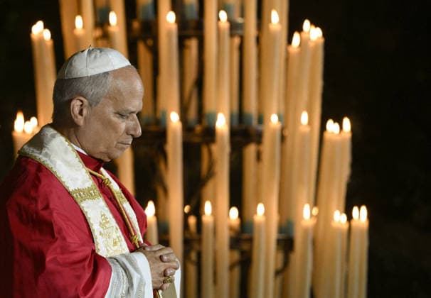 Pope Leo XIV Joins Candlelight Procession at Lourdes Shrine - France Pope Leo XIV leads the Holy Rosary and candlelight procession at the Shrine of Our Lady of Lourdes in France on September 27, 2026 on the third day of his four-day Apostolic Journey to France. Photo by (EV) Simone Risoluti Vatican Media ABACAPRESS.COM Lourdes France  Copyright: xABACAx