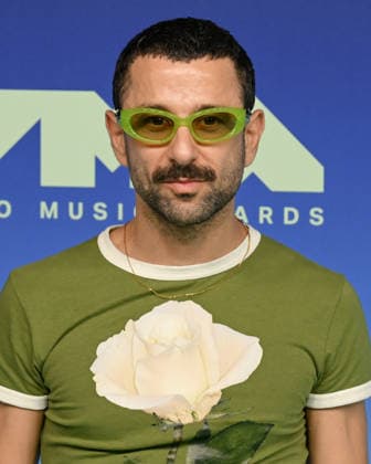 September 27, 2026, Los Angeles, California, USA: Greek performing arts dancing choreographing AIMILIOS ARAPOGLOU attends the 2026 MTV Video Music Awards Ã¢â‚¬oeVMAsÃ¢â‚¬Â teal carpet. Los Angeles USA  - ZUMAb173 20260927_aap_b173_102 Copyright: xBillyxBennightx
