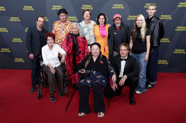 Hanna Schygulla und Tilman König mit Thorsten Merten, Carla von Bodelschwingh, Dorothea Arnold, Eduard Burza, AndrÃ Kauper, Maximilian Herold, Gabriele Fäller und Ralph Hönicke bei der Premiere des Kinofilms Der große Zusammenbruch auf dem 34. Filmfest Hamburg 2026 im Cinemaxx Dammtor. Hamburg, 27.09.2026