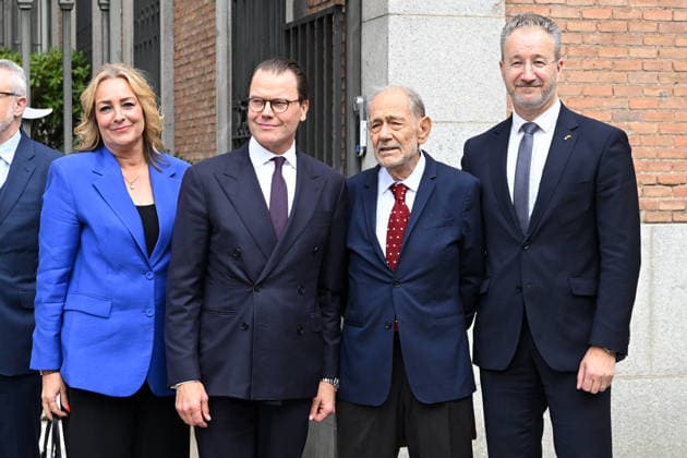 The Prado Museum reopens the Queen Christina Sculpture Gallery with a visit from Prince Daniel of Sweden. Prince Daniel of Sweden (3rd from left) and Javier Solana (2nd from left) pose for the media upon their arrival at the museum ahead of the reopening of the Queen Christina Sculpture Gallery, on October 6, 2026, in Madrid, Spain. CELEBRITIES PRADO MUSEUM ROYALTY PRINCE José Madrid Madrid Spain  Copyright: xJosÃ xOlivax 7824421